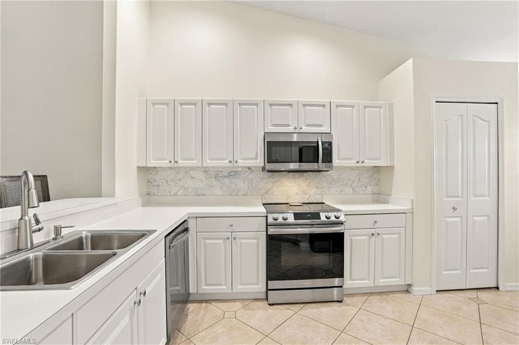 5253 Whitten DR-10