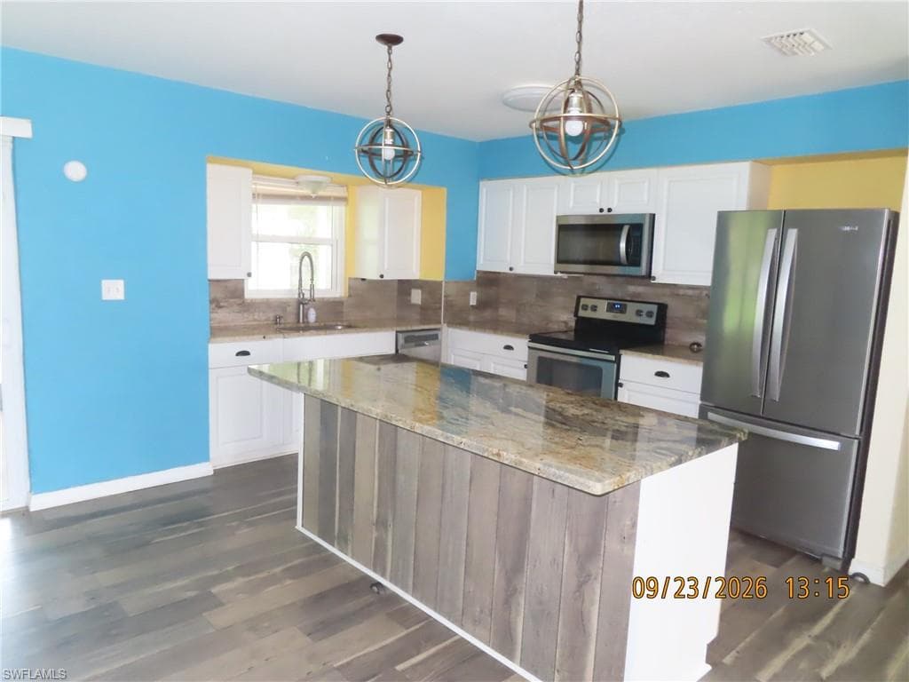 1579 Buck ST-4