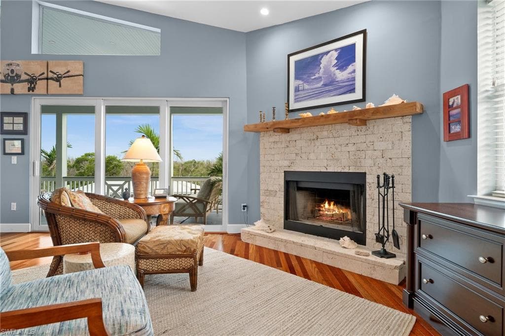 2713 8th AVE-32