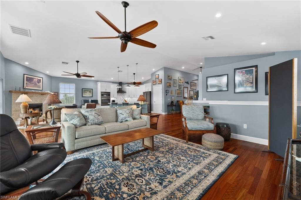 2713 8th AVE-33
