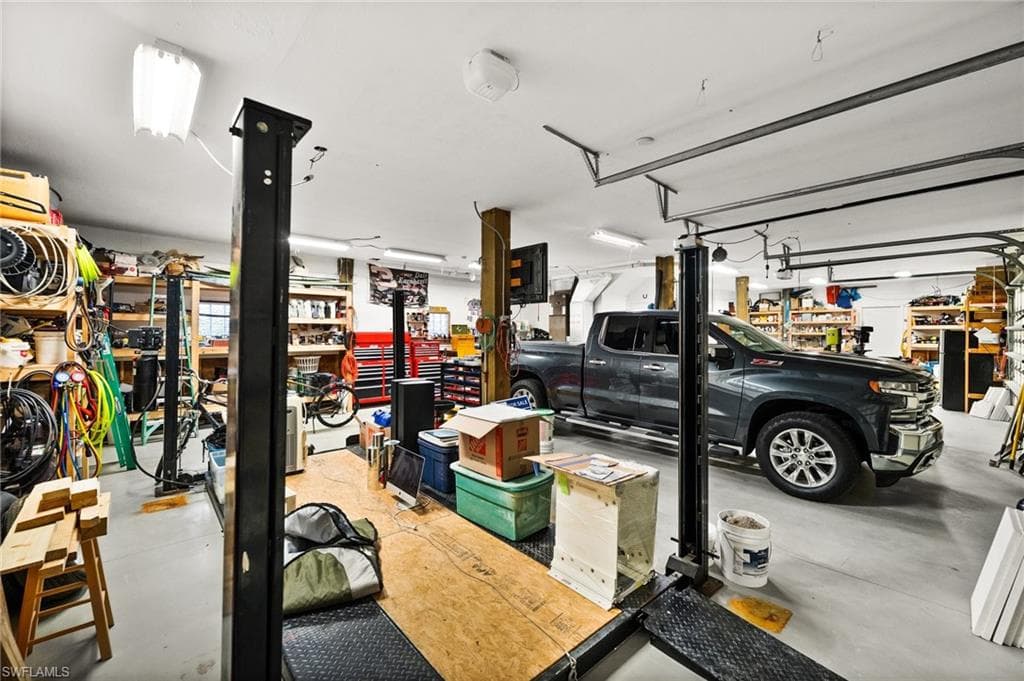 2713 8th AVE-40