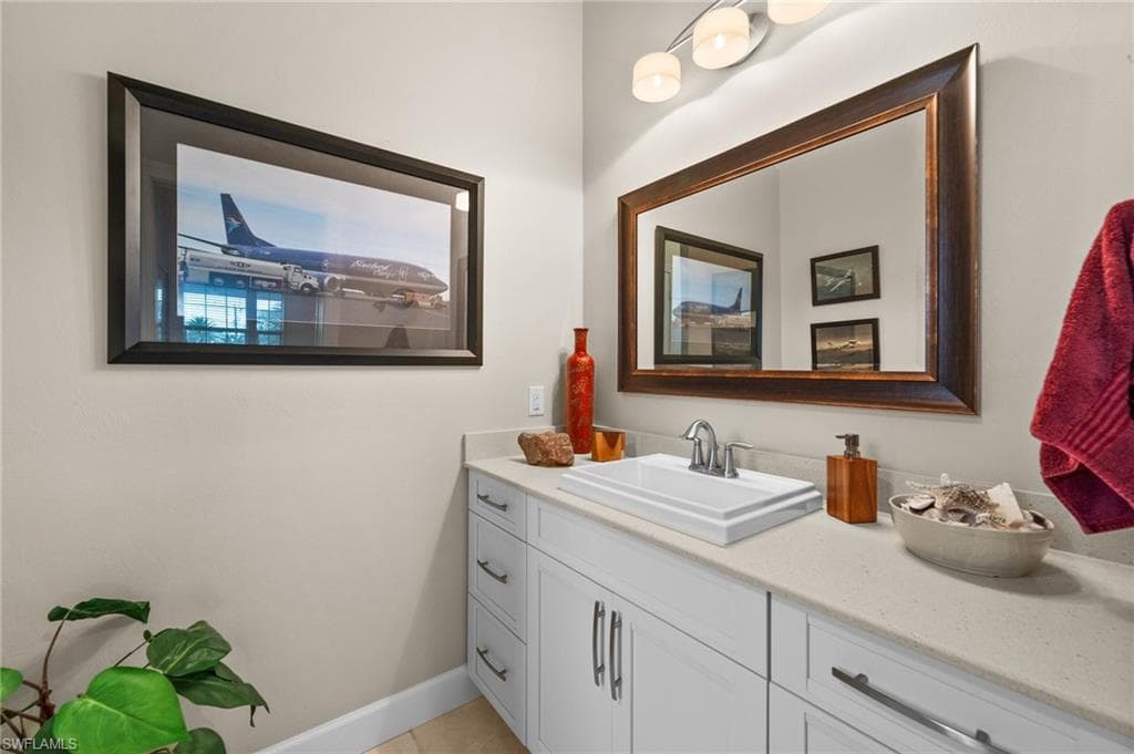 2713 8th AVE-25