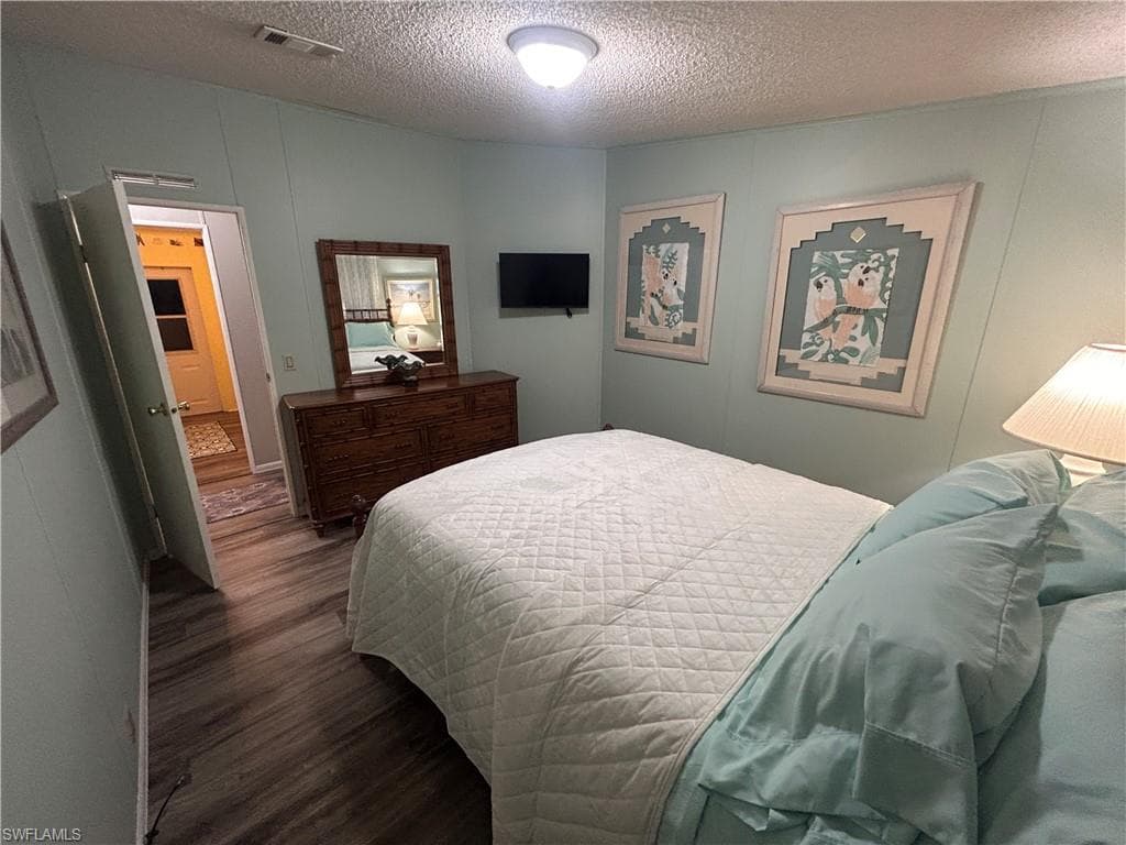10561 Lake Loop RD 37M-18