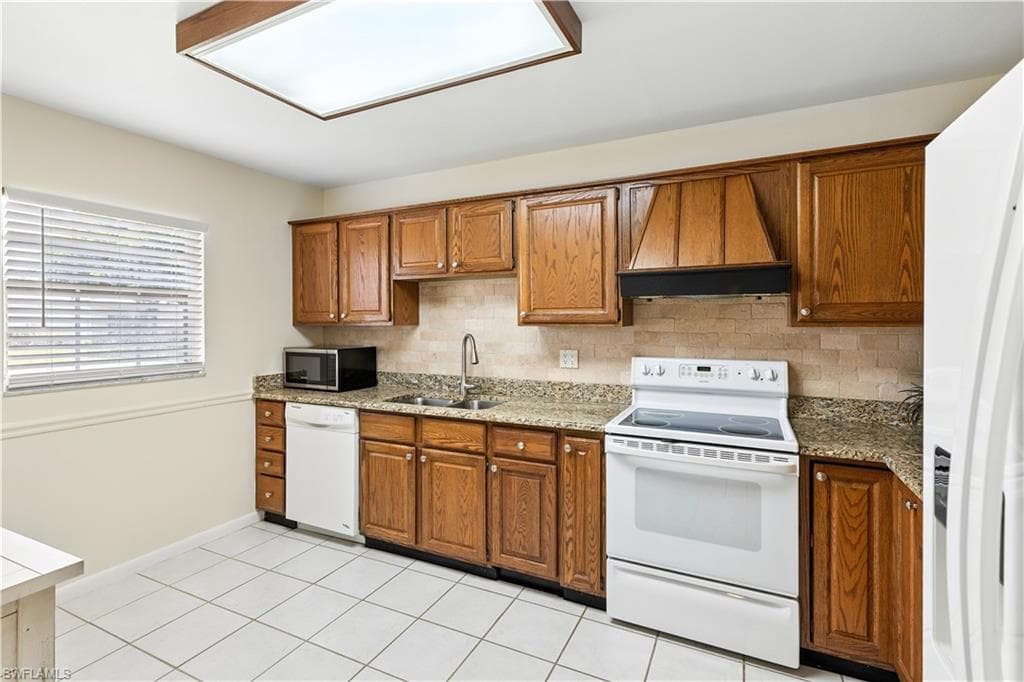 1267 Hazeltine DR-1