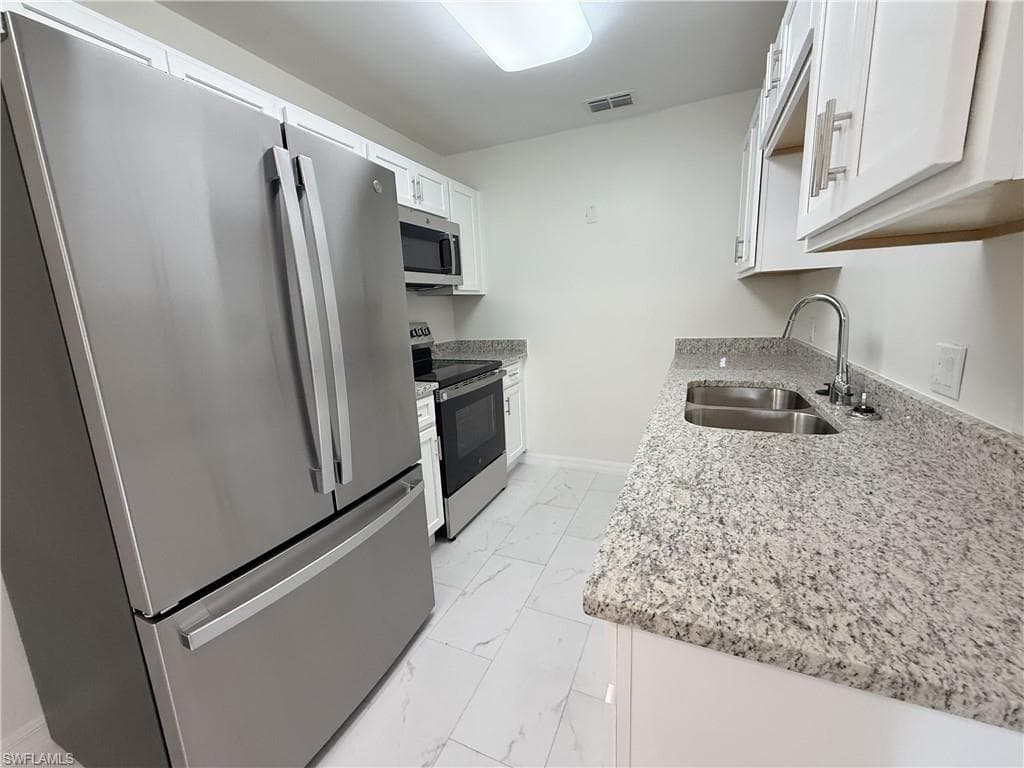 3225 E Riverside DR 21B-1