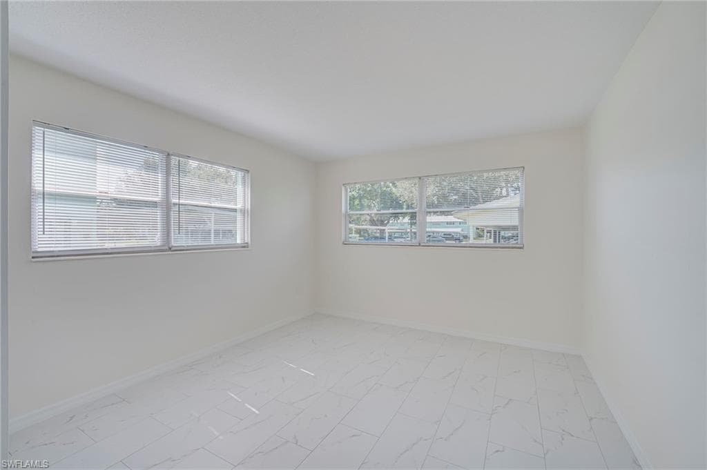 3225 E Riverside DR 21B-11