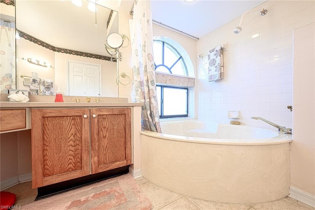 586 Beachwalk CIR O206-8