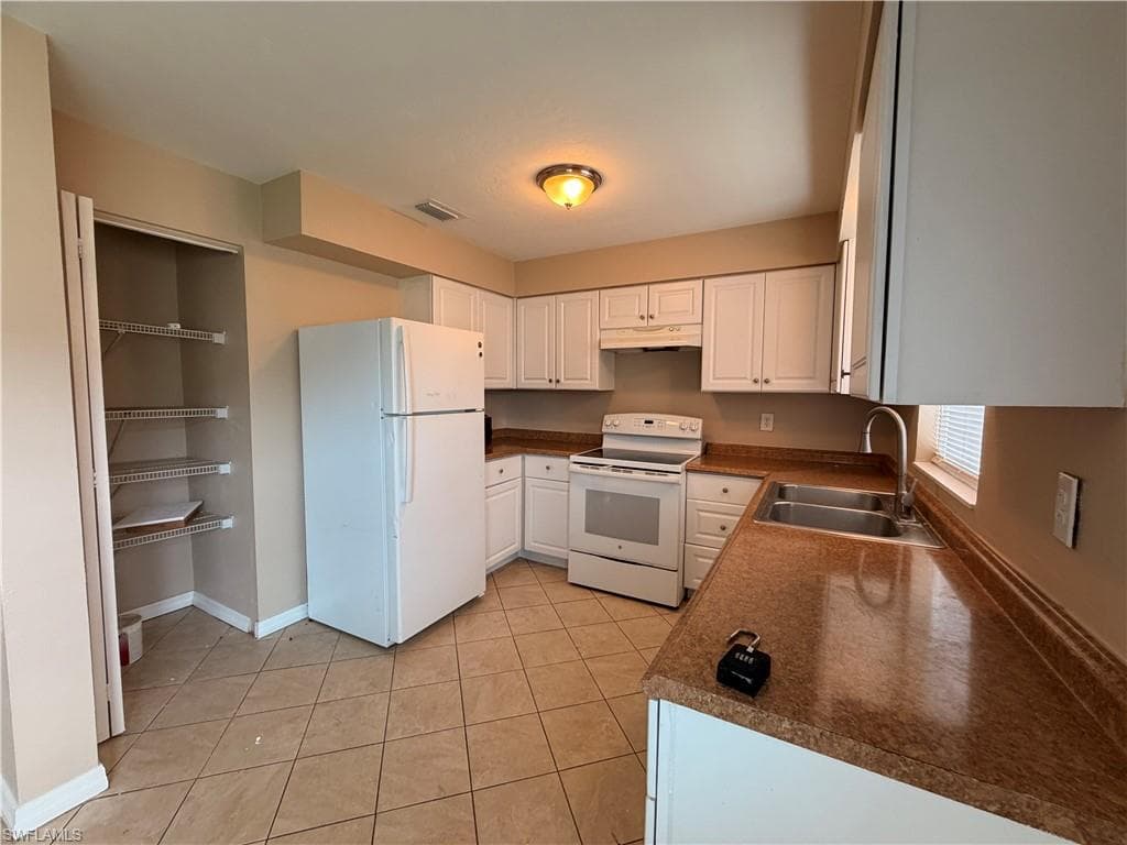 257-263 Poe AVE 257-6