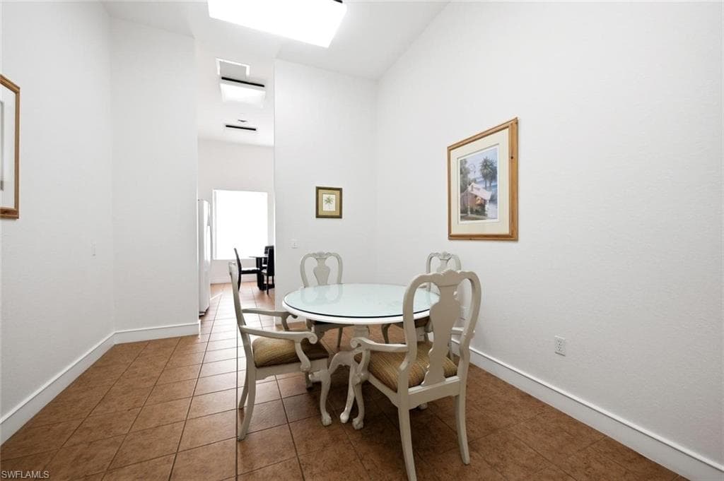 8271 Key Royal CIR 931-34