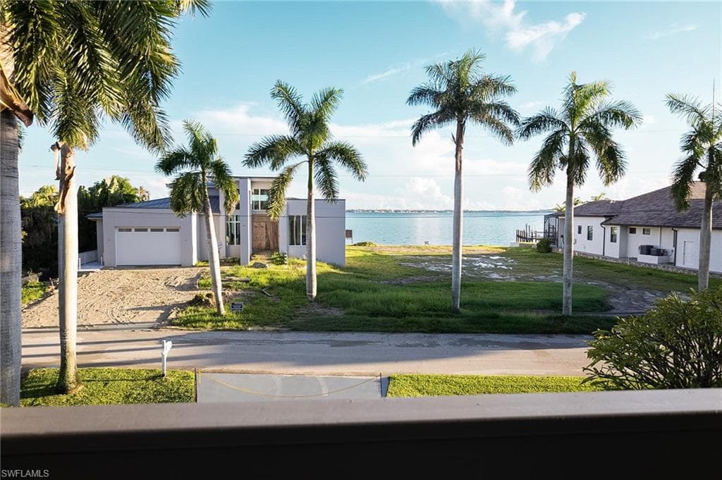 647 Coral DR-0