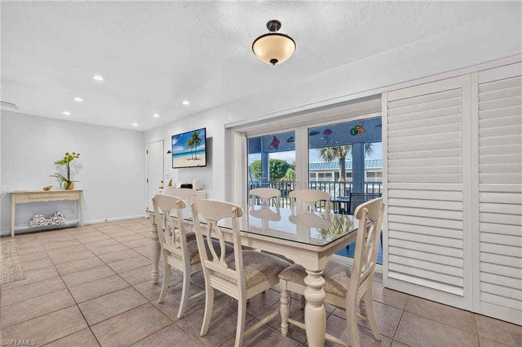 827 E Gulf DR M-7-5