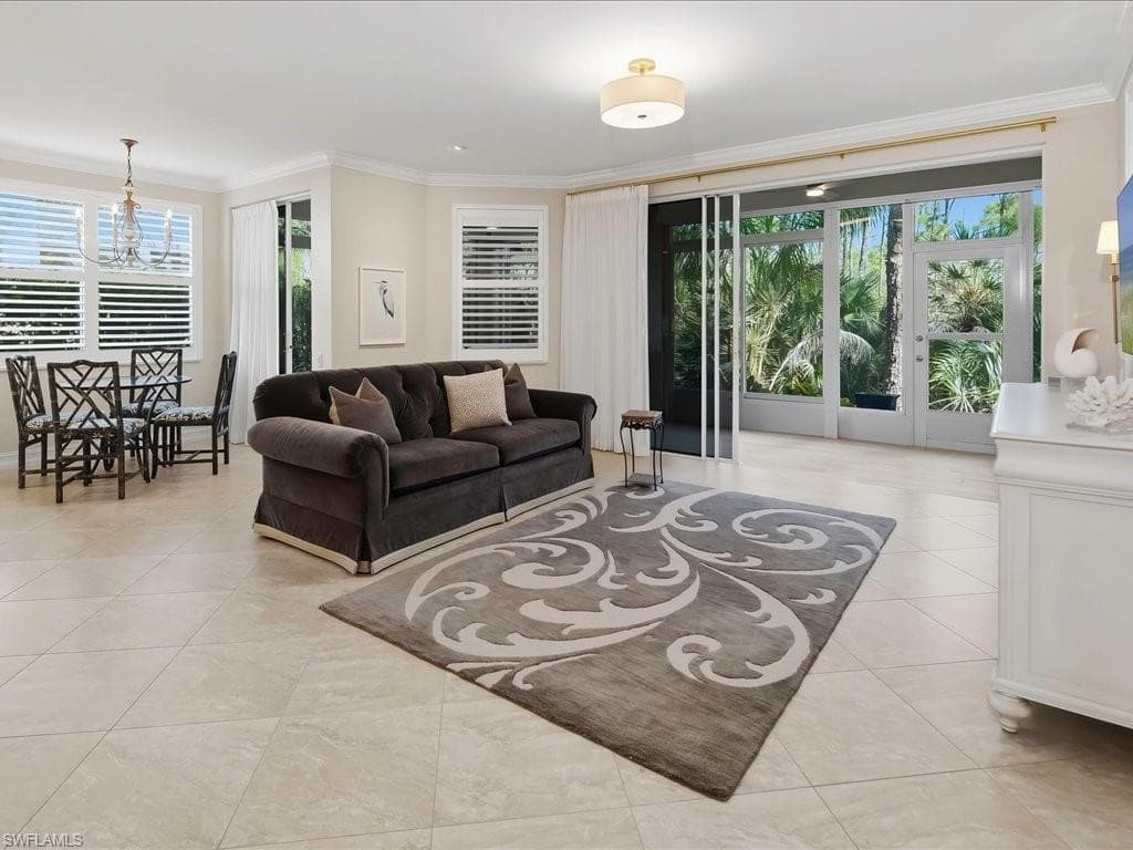 905 Carrick Bend CIR 101-6