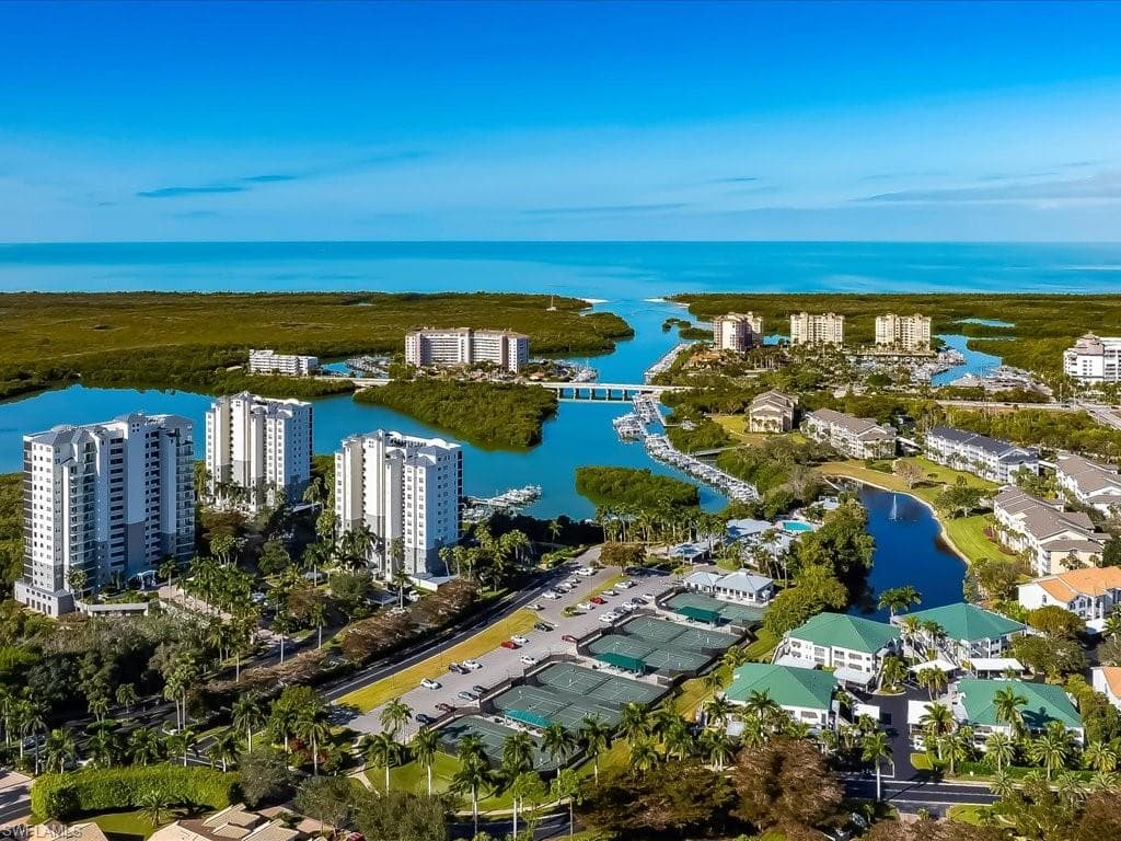 905 Carrick Bend CIR 101-40