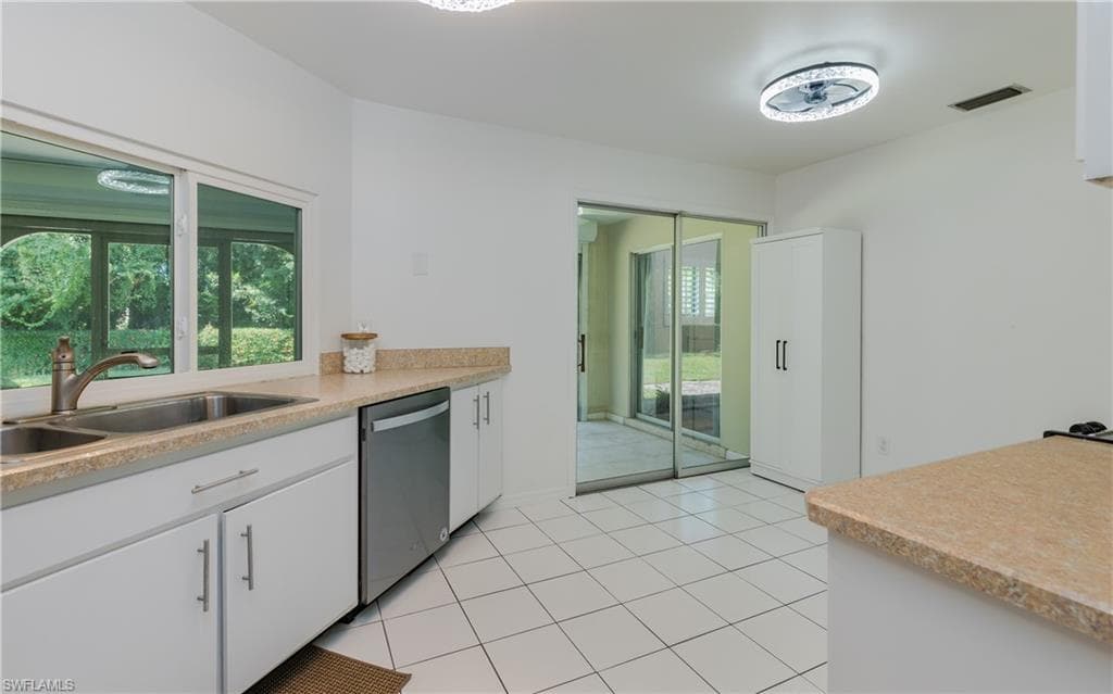 4165 Yarmouth CT-11