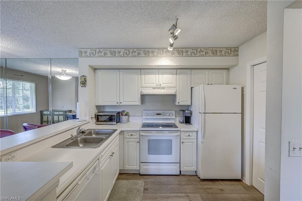 1185 Wildwood Lakes BLVD 208-2