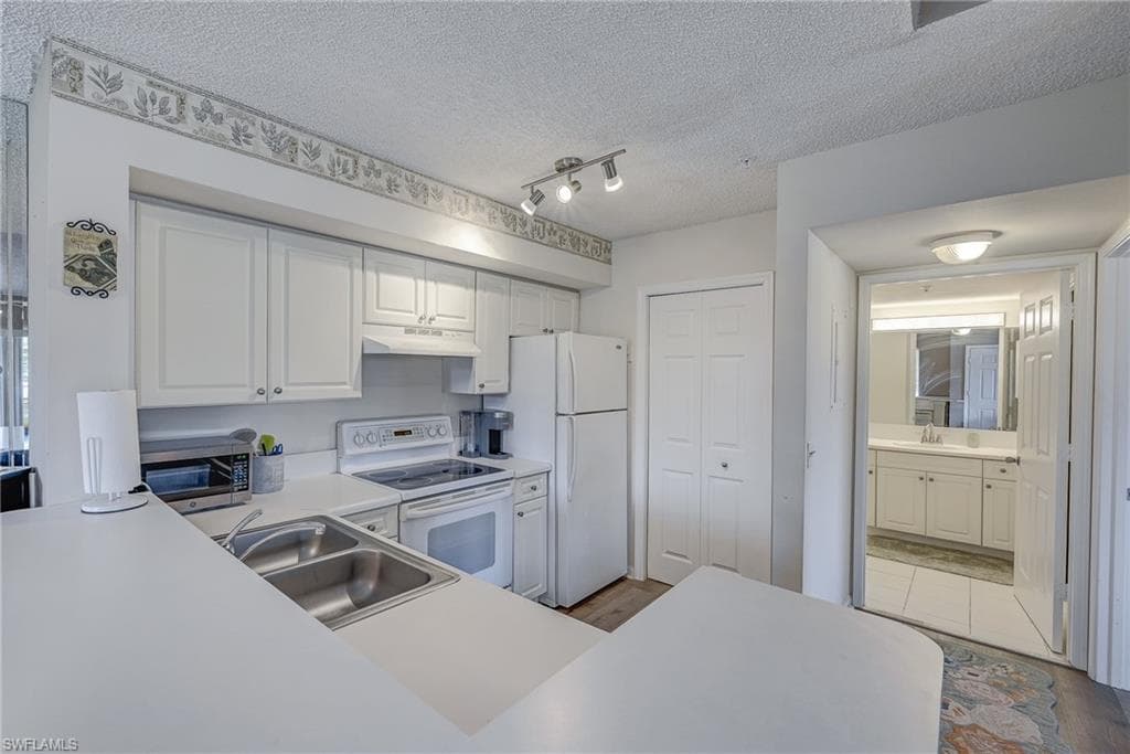 1185 Wildwood Lakes BLVD 208-3