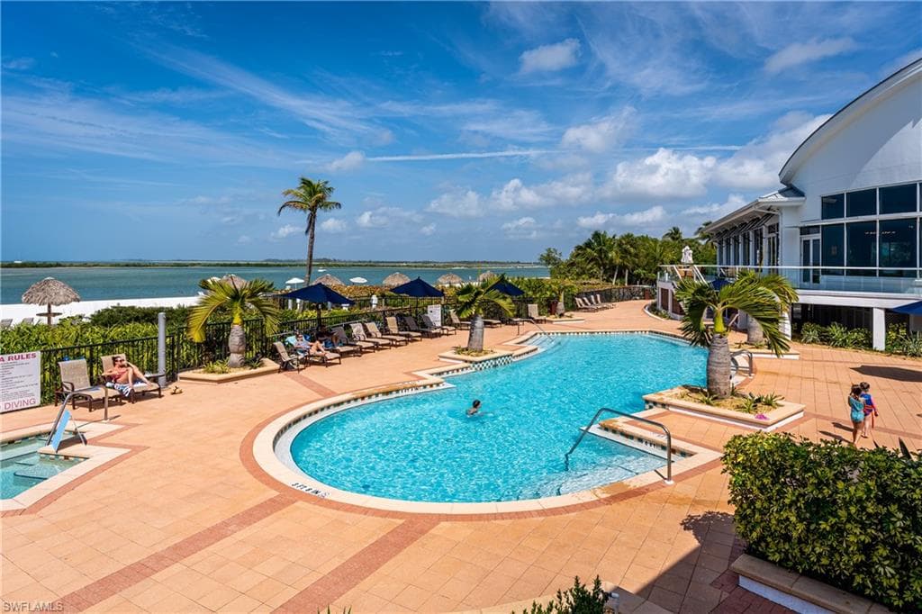 395 Gumbo Limbo LN-9