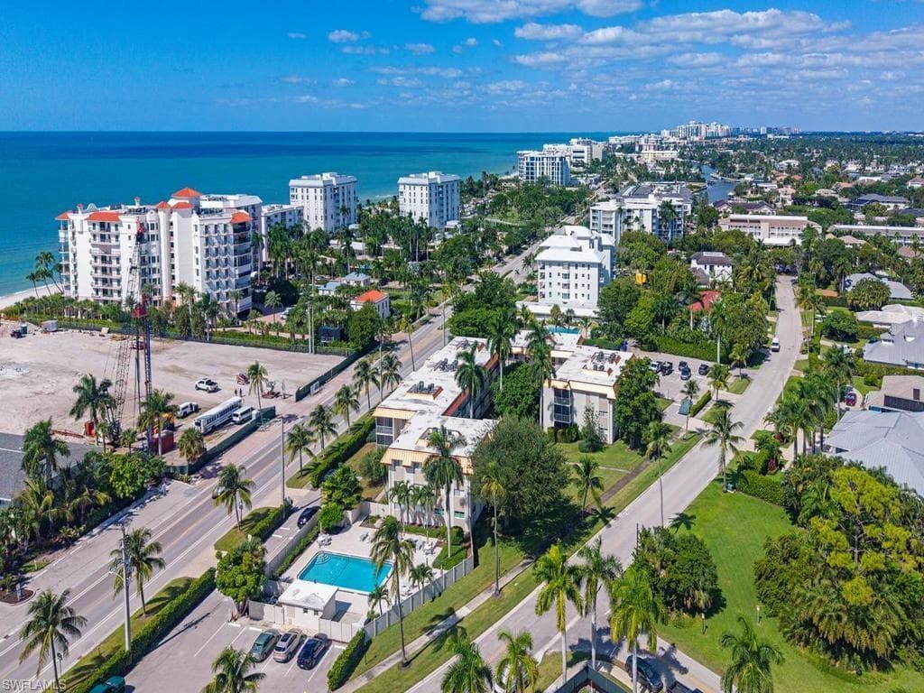 1100 Gulf Shore BLVD N 305-1