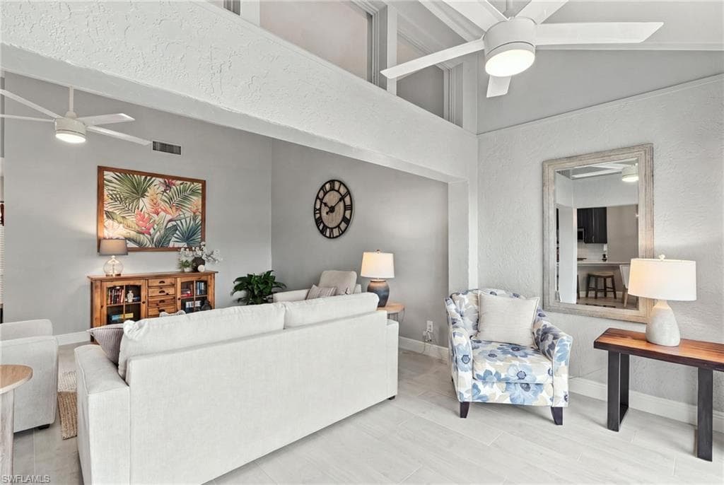 637 Beachwalk CIR E202-4