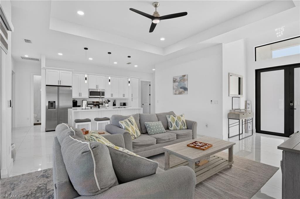 1005 NE 9th TER-6