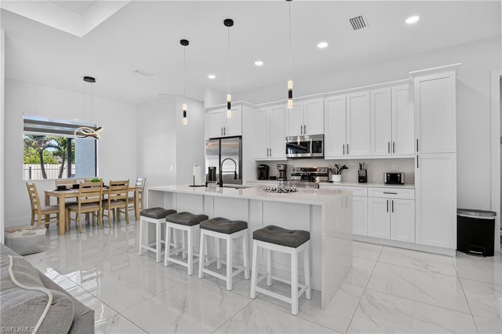 1005 NE 9th TER-7