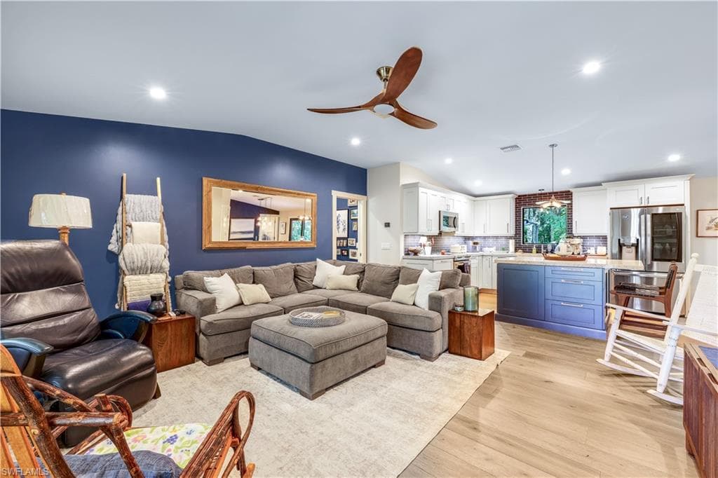 6100 Dogwood WAY-36