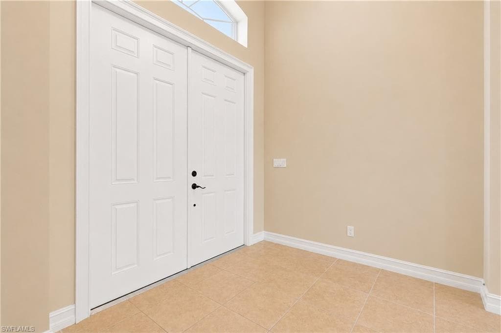 291 Saddlebrook LN-6