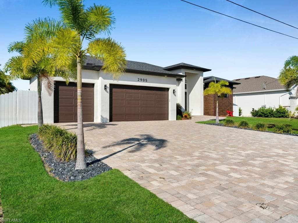 2905 SW 2nd LN-1