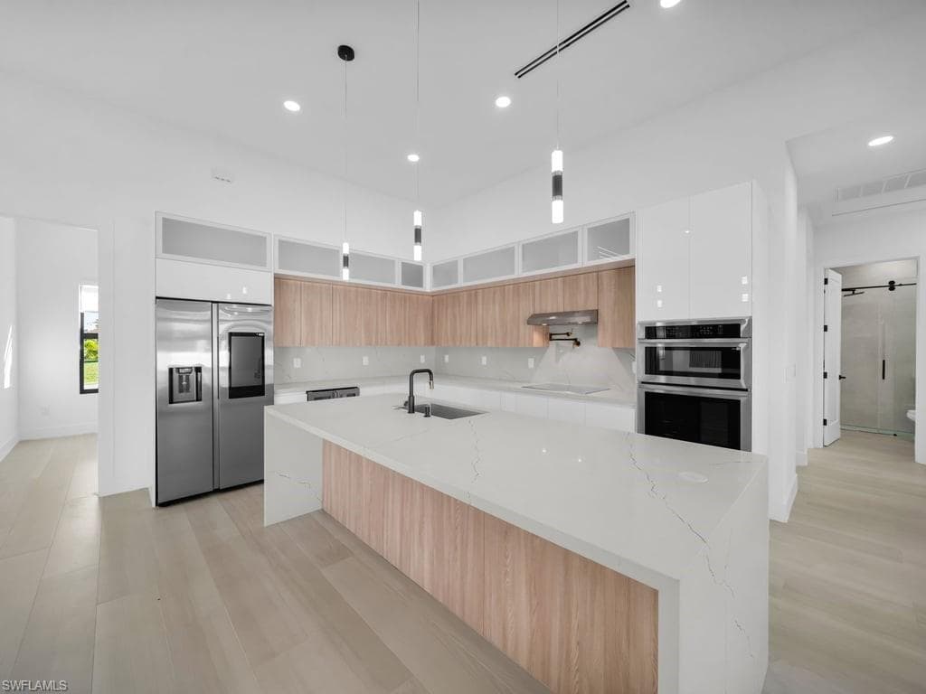 2905 SW 2nd LN-6