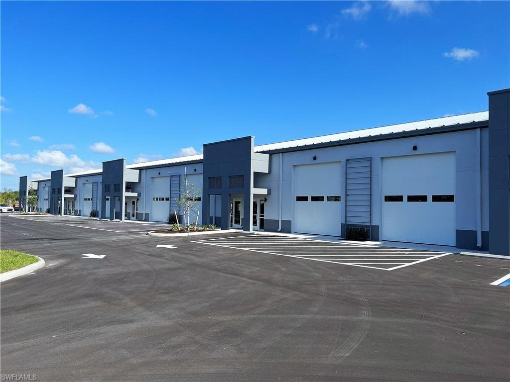 3933 Tollhouse Dr, Naples, FL 34114-3