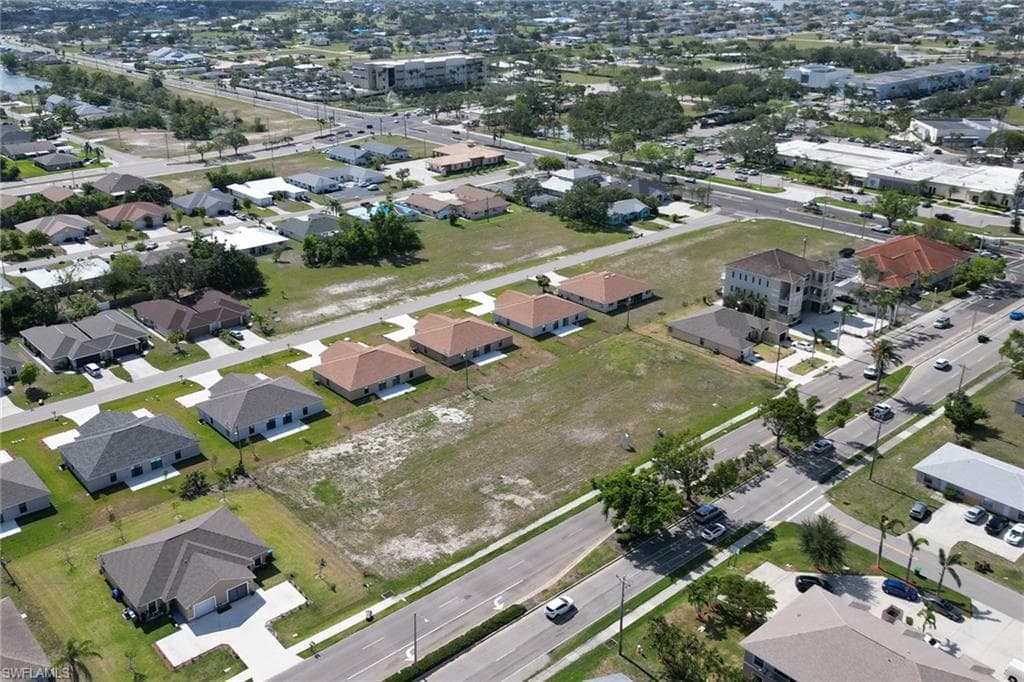 1224 Country Club Blvd, Cape Coral, FL 33990-4