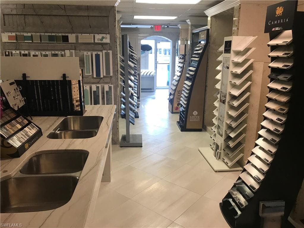 2432 Davis Blvd, Naples, FL 34104-8