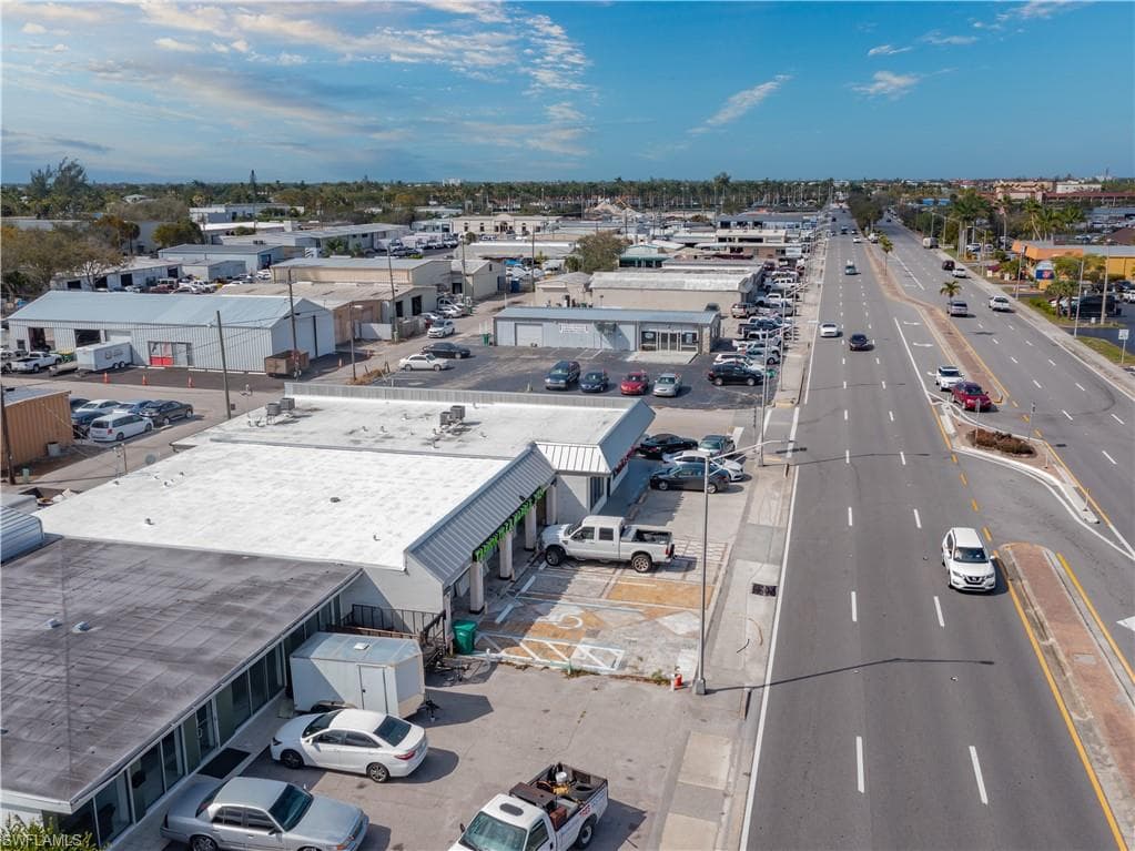 2432 Davis Blvd, Naples, FL 34104-16