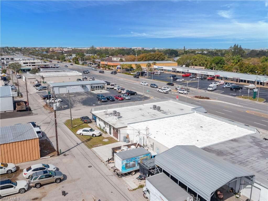 2432 Davis Blvd, Naples, FL 34104-17