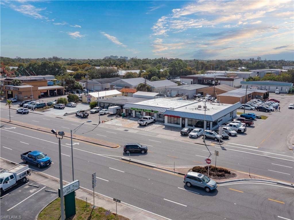 2432 Davis Blvd, Naples, FL 34104-20