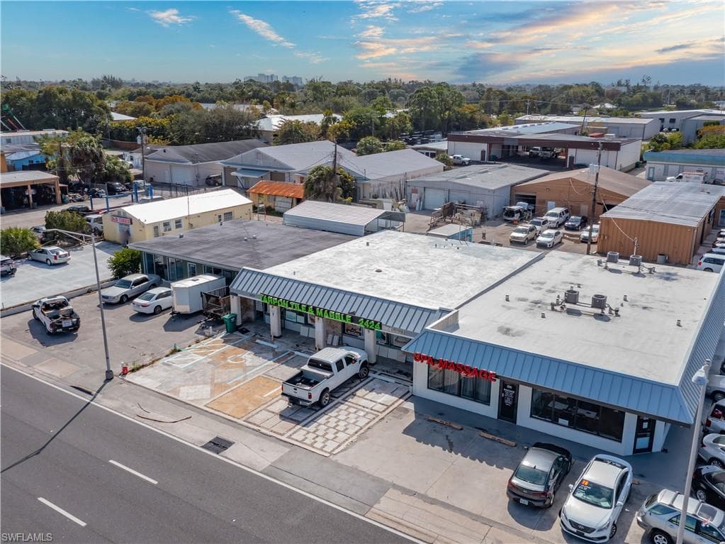 2432 Davis Blvd, Naples, FL 34104-21