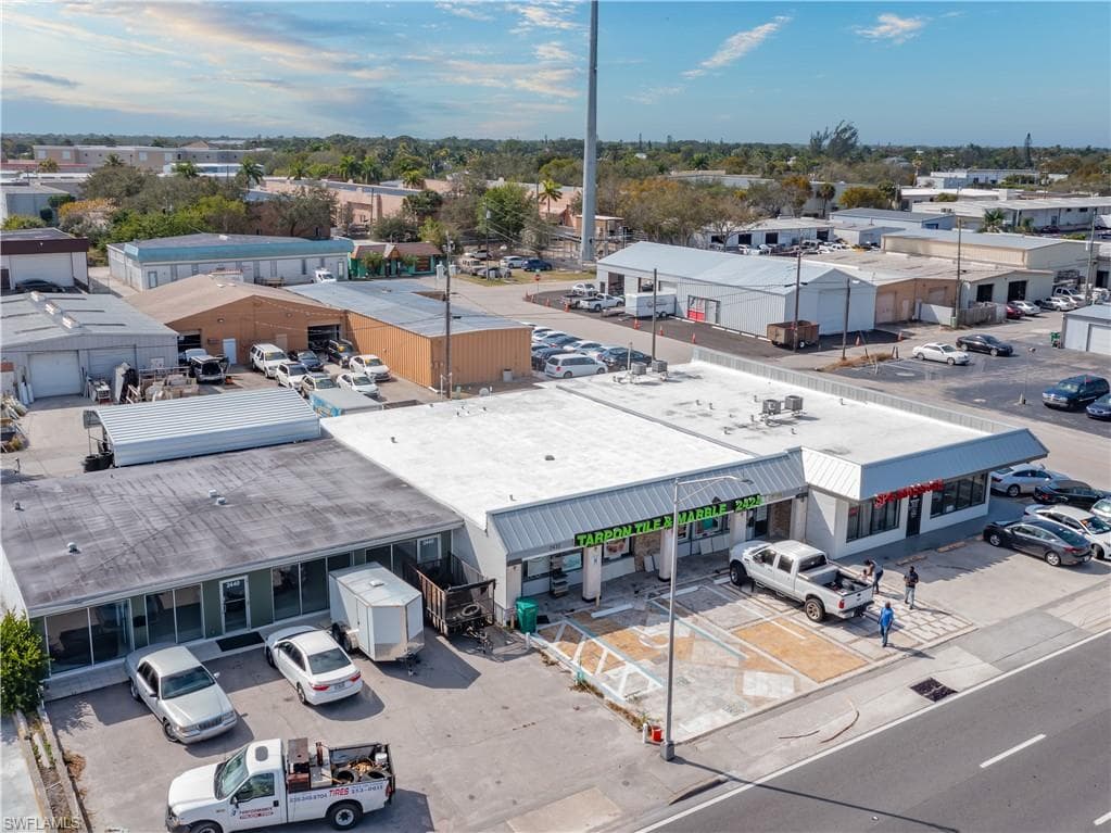 2432 Davis Blvd, Naples, FL 34104-22