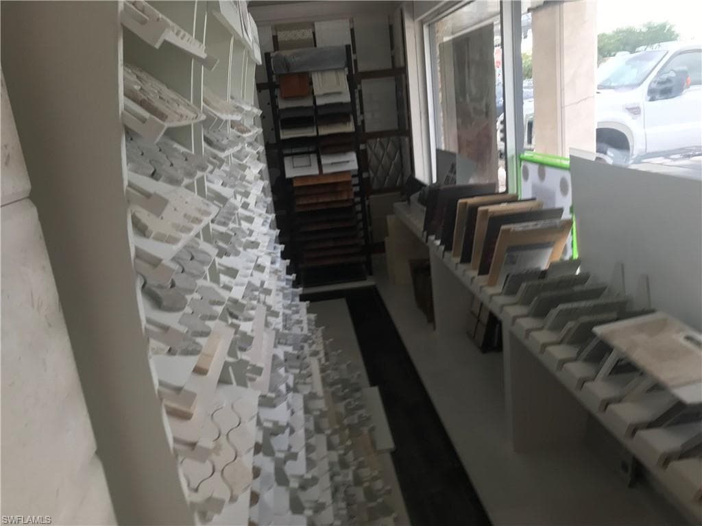 2432 Davis Blvd, Naples, FL 34104-5