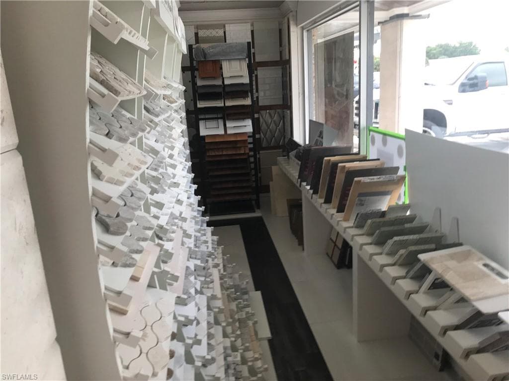 2432 Davis Blvd, Naples, FL 34104-6