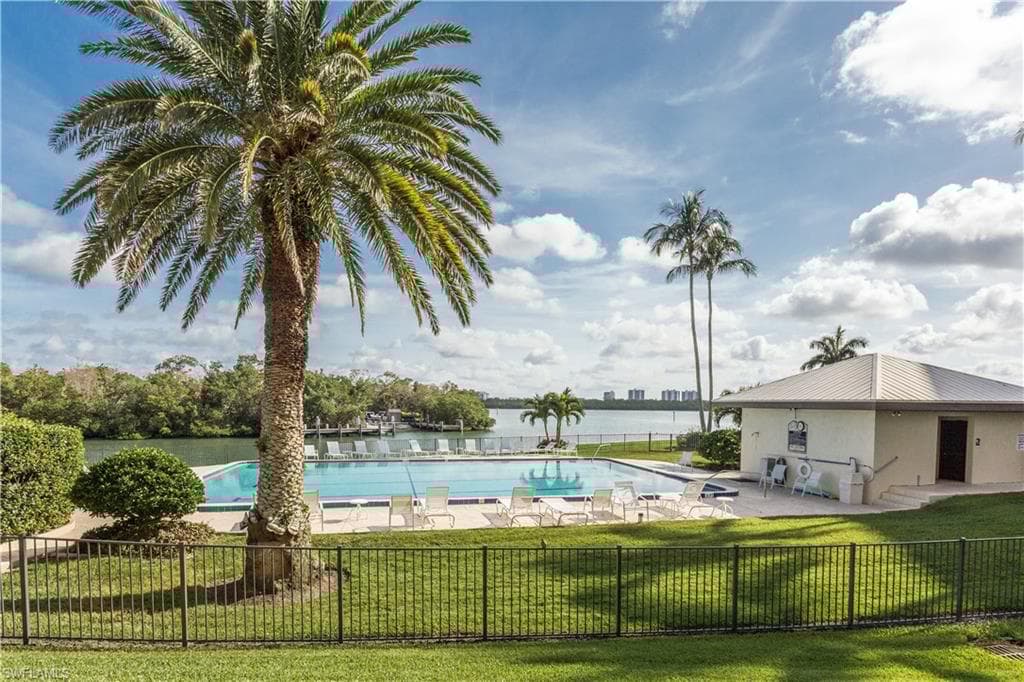 15 Bluebill Ave 1006, Naples, FL 34108-5