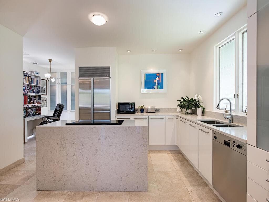 2680 Lantern Ln, Naples, FL 34102-9