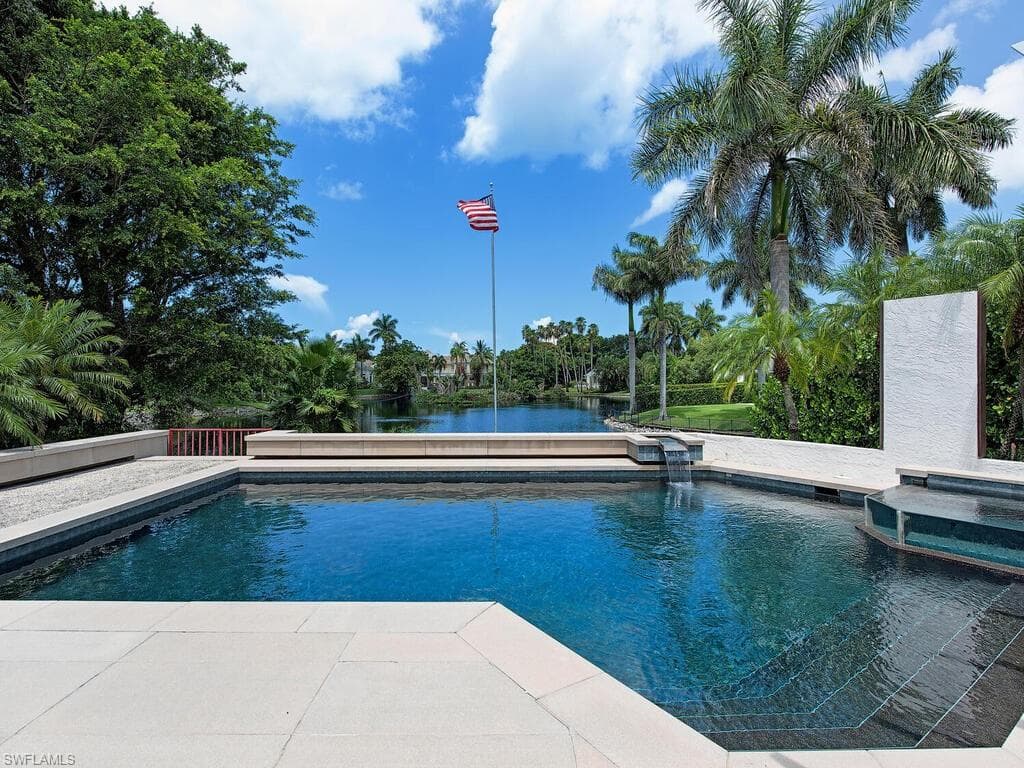 2680 Lantern Ln, Naples, FL 34102-21