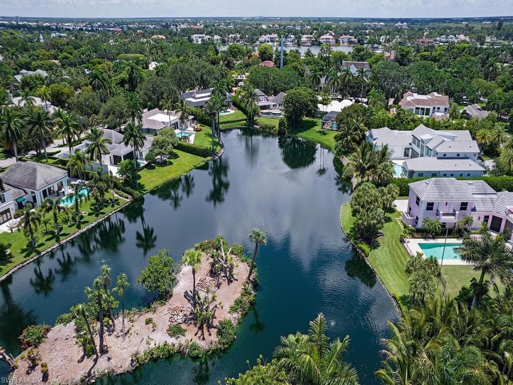 2680 Lantern Ln, Naples, FL 34102-23