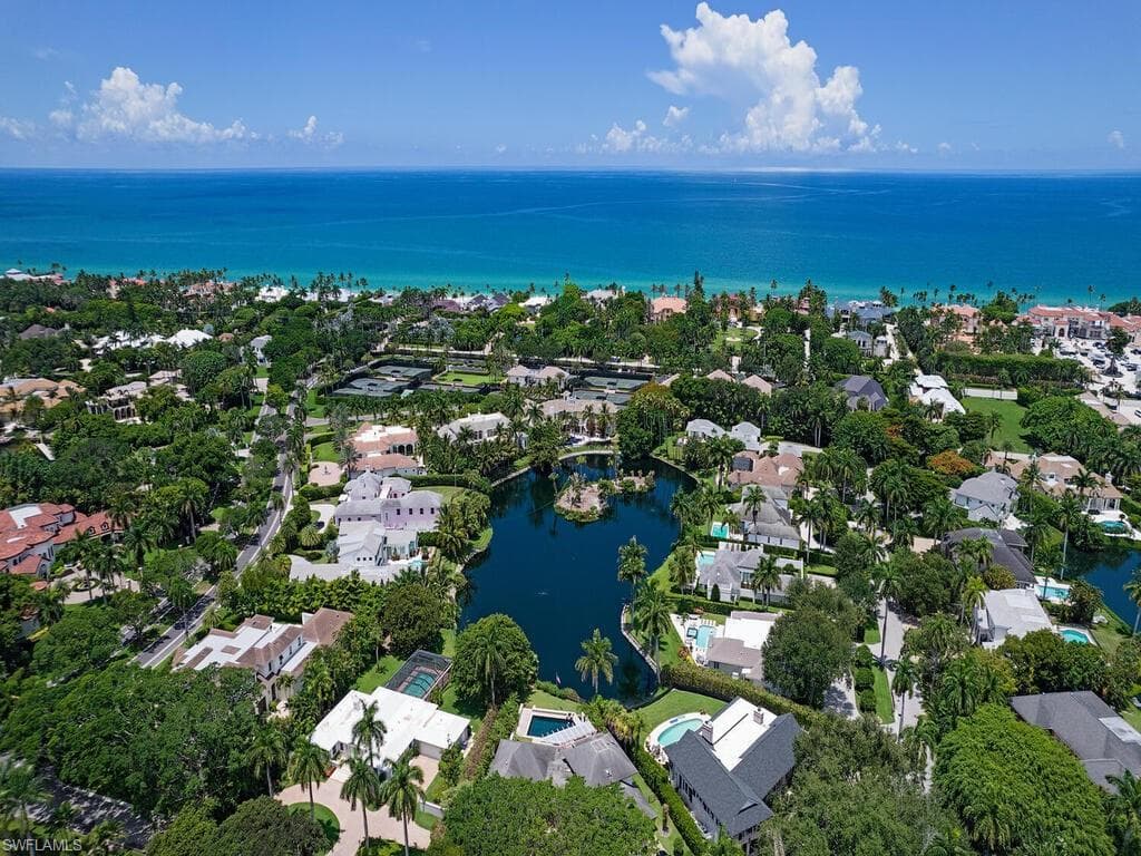 2680 Lantern Ln, Naples, FL 34102-24