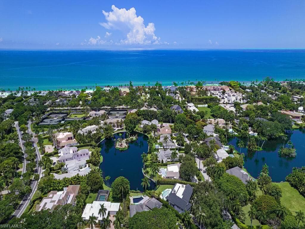 2680 Lantern Ln, Naples, FL 34102-25
