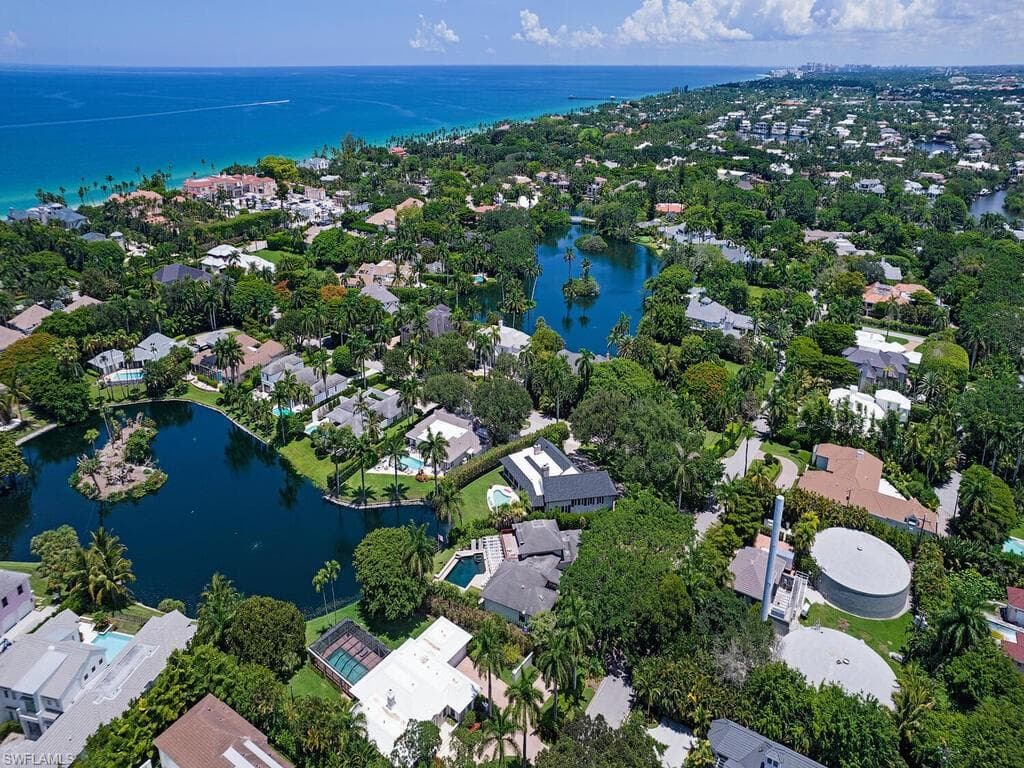 2680 Lantern Ln, Naples, FL 34102-26
