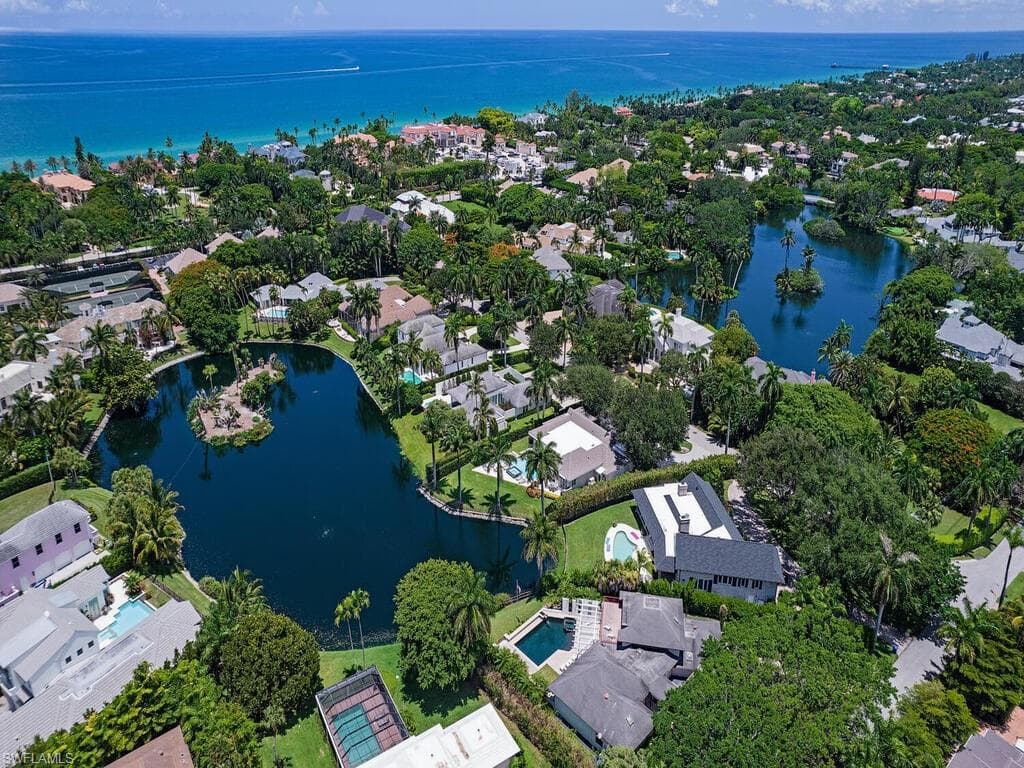 2680 Lantern Ln, Naples, FL 34102-27