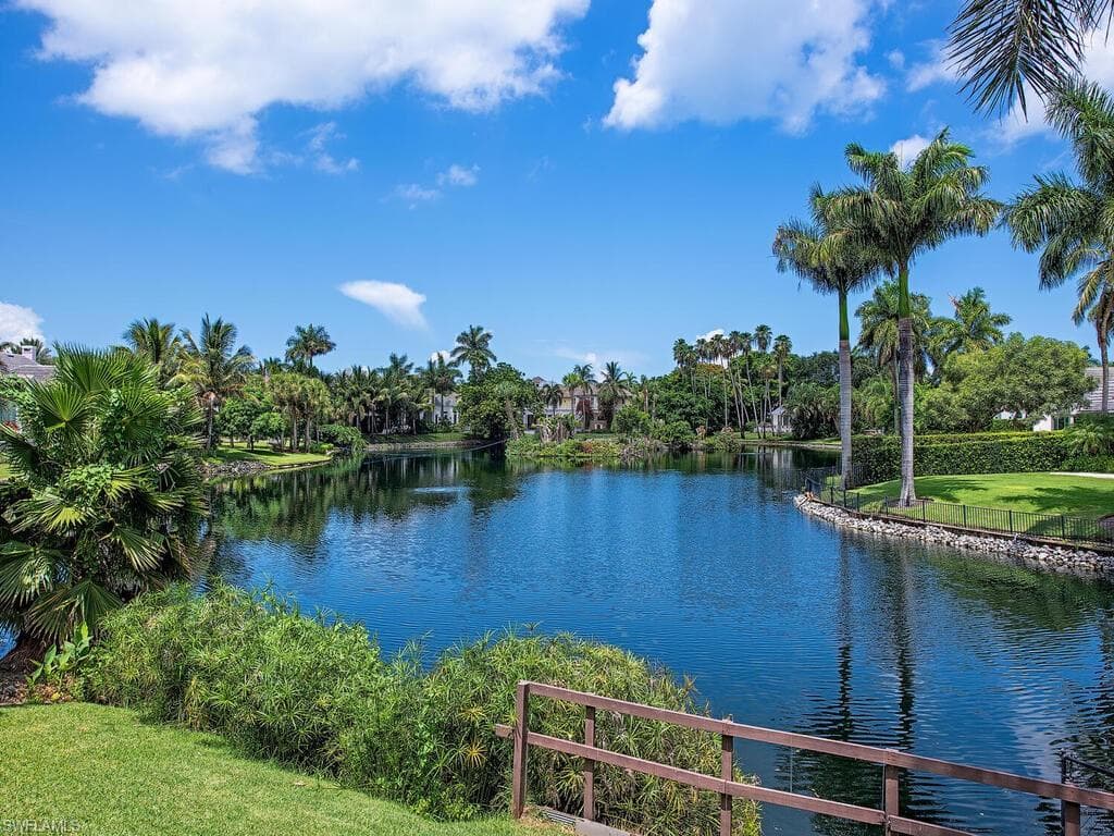 2680 Lantern Ln, Naples, FL 34102-3