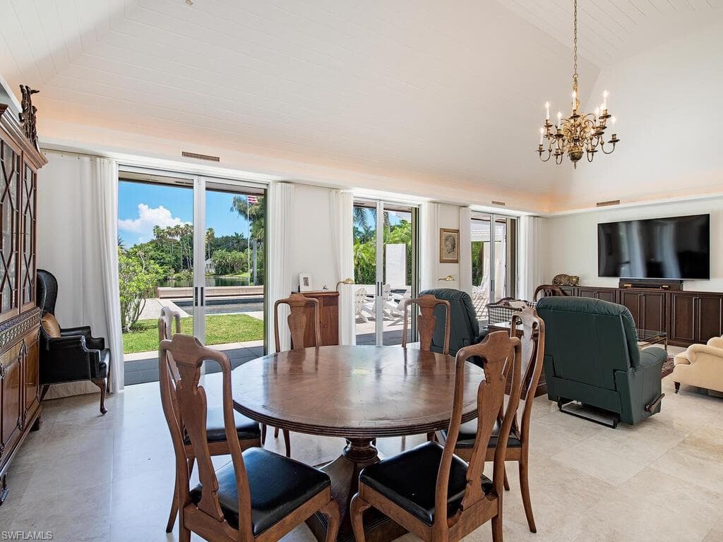 2680 Lantern Ln, Naples, FL 34102-8