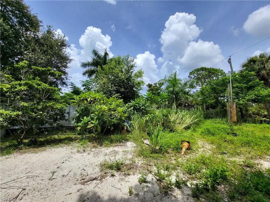 2641 Holly Ave, Naples, FL 34112-3